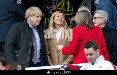 London, Großbritannien. März 2020. Rugby Union Guinness Six Nations Championship, England / Wales, Twickenham, 2020, 07/03/2020 Premierminister Boris Johnson nimmt das Spiel mit Fiance Carrie Symonds Credit ab: Paul Harding / Alamy Live News Stockfoto