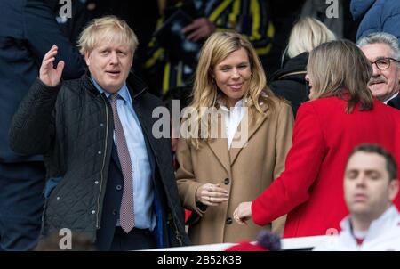London, Großbritannien. März 2020. Rugby Union Guinness Six Nations Championship, England / Wales, Twickenham, 2020, 07/03/2020 Premierminister Boris Johnson nimmt das Spiel mit Fiance Carrie Symonds Credit ab: Paul Harding / Alamy Live News Stockfoto