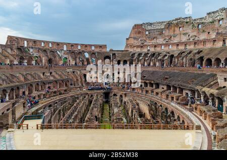 23. Mai 2015 Rom, Italien: Panoramablick auf das berühmte römische Kolosseum in Rom Italien Stockfoto