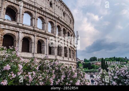 23. Mai 2015 Rom, Italien: Herrlicher Blick auf das berühmte römische Kolosseum in Rom Italien Stockfoto