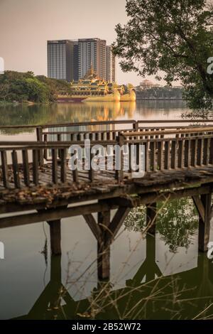 Karaweik Restaurant, Yangon, Myanmar, Asien. Stockfoto