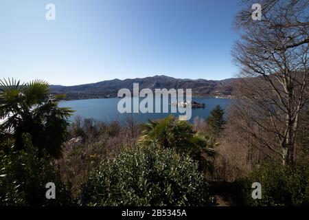 Taly, Piemonte, Lago d'Orta, Blick auf die Insel San Giulio aus der Ferne Stockfoto