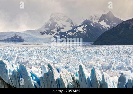 Die riesige Oberfläche des Perito Moreno Gletschers, größer dank der großen Buenos Aires, Patagonien, Argentinien