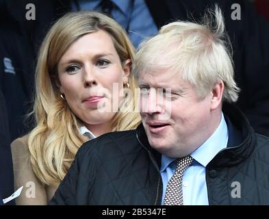 London, Großbritannien. März 2020. Großbritanniens Premierminister Boris Johnson mit Carrie Symonds während der Guinness Six Nations zwischen England und Wales im Twickenham Stadium, London, England am 07. März 2020 Credit: Action Foto Sport/Alamy Live News Stockfoto