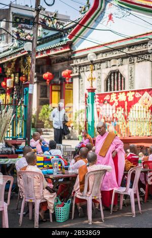 Straßenszene im Yangon, Myanmar, Asien Stockfoto