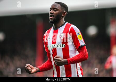 London, Großbritannien. März 2020. Josh Dasilva von Brentford feiert, nachdem er das vierte Tor seines Teams erzielt hat. EFL Skybet Championship Match, Brentford gegen Sheffield Wednesday im Griffin Park Stadium in London am Samstag, 7. März 2020. Dieses Bild darf nur für redaktionelle Zwecke verwendet werden. Nur redaktionelle Nutzung, Lizenz für kommerzielle Nutzung erforderlich. Keine Verwendung bei Wetten, Spielen oder einer einzelnen Club-/Liga-/Spielerpublikationen. PIC von Tom Smeeth/Andrew Orchard Sportfotografie/Alamy Live News Credit: Andrew Orchard Sportfotografie/Alamy Live News Stockfoto