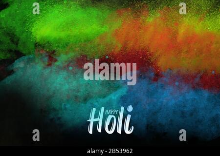 Multi - Bunter Staub explodiert auf schwarzem Hintergrund. Feiern Sie das indische Holi Festival der Farben Stockfoto