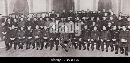 Generalissimo der Sowjetunion. Stalin in der Gruppe der Marschälle, Generäle und Admirale der Abgeordneten des Obersten Rates der UdSSR. Stockfoto