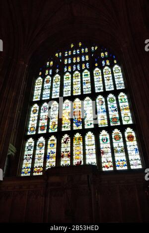 Glasfenster über der Türöffnung der St Stephen's Hall, Palace of Westminster, London, Großbritannien Stockfoto