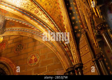 Die hoch dekorierte Gewölbedecke der Chapel of St Mary Undercroft im Palace of Westminster, London, England Stockfoto