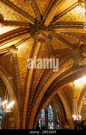 Die hoch dekorierte Gewölbedecke der Chapel of St Mary Undercroft im Palace of Westminster, London, England Stockfoto