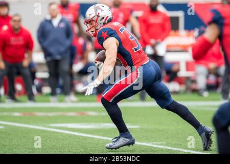 Houston, TX, USA. März 2020. Houston Roughnecks Running Back Nick Holley (33) läuft für einen Touchdown, nachdem er während des 2. Viertels eines XFL-Fußballspiels zwischen den Seattle Dragons und den Houston Roughnecks im TDECU Stadium in Houston, TX, einen Fang gemacht hat. Trask Smith/CSM/Alamy Live News Stockfoto