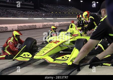 Newton Iowa, 20. Juli 2019: Nachtrennen, Pit Stopp, 22 Simon Pagenaud, Frankreich, Team Penske, während des Iowa 300 Indycar Rennens. Stockfoto