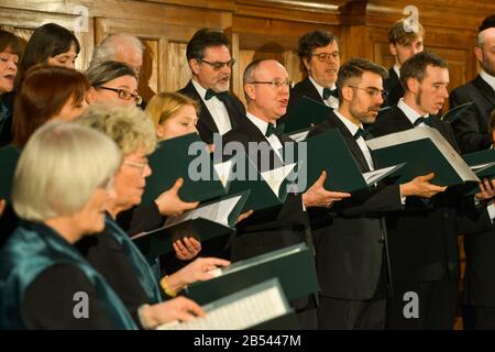 07. März 2020, Sachsen-Anhalt, Dessau-Roßlau: Der Leipziger Synagogenchor singt jüdische Lieder in der Petruskirche. Am 7. März 2020 jährt sich der 75. Jahrestag der Zerstörung der Stadt durch einen bombenangriff im Zweiten Weltkrieg. Das Netzwerk "Lebendige Demokratie" hatte mit zahlreichen Partnern unter dem Motto "Versöhnung schafft Frieden" ein Gedenkprogramm organisiert. Foto: Heiko Rebsch / dpa-Zentralbild / dpa Stockfoto