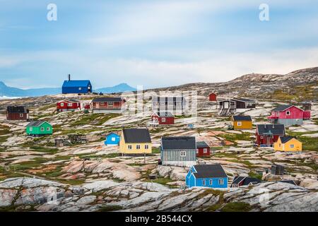 Arktisches Fischerdorf Oqaatsut in Westgrönland, 20 km nördlich des Ilulissat Ikefjord Stockfoto