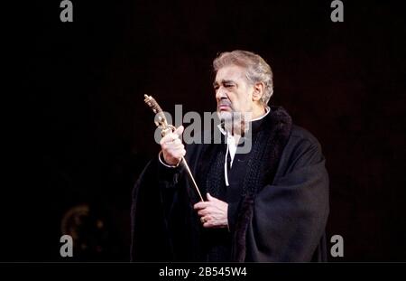 Placido Domingo (Simon Boccanegra) in SIMON BOCCANEGRA von Verdi Dirigent: Antonio Pappano Bühnenbild: Michael Yeargan Kostüme: Peter J Hall Direktor: Elijah Moshinsky The Royal Opera, Covent Garden, London 29/06/2010 Stockfoto