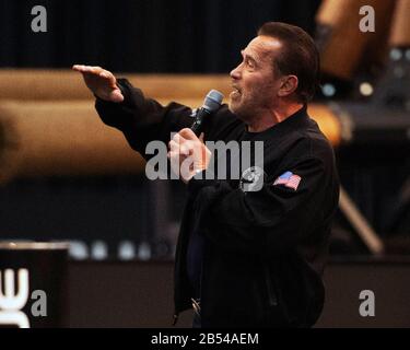 Columbus, Ohio, USA. März 2020. Arnold Schwarzenegger spricht die Menge auf dem Arnold Sports Festival in Columbus, Ohio, USA an. Columbus, Ohio, USA. Kredit: Brent Clark/Alamy Live News Stockfoto