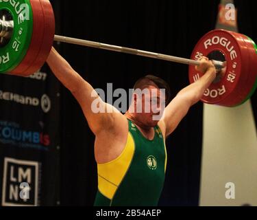 Columbus, Ohio, USA. 7.. März 2020. Matthew Lyndadent (AUS) hebt bei der IWF Rogue World Challenge beim Arnold Sports Festival in Columbus, Ohio, USA, 145 Kilo in die Schlinge. Columbus, Ohio, USA. Kredit: Brent Clark/Alamy Live Nachrichten Stockfoto