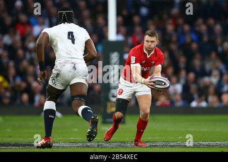 London, Großbritannien. Februar 2020. Maro Itoje von England und Dan Biggar von Wales während der Guinness Six Nations zwischen England und Wales im Twickenham Stadium, London, England am 07. März 2020. (Foto von Mitchell Gunn/Espa-Images) Credit: European Sports Photographic Agency/Alamy Live News Stockfoto