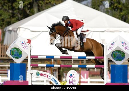 Beezie Madden (USA) Reiten Integrität, Winter Equestrian Festival, Wellington Florida, Februar 2007, CSIO willkommen Pfahl Stockfoto