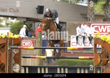 Keean White (CAN) Reiten Vienna Rouge, Winter Equestrian Festival, Wellington Florida, März 2007, Chesapeake Benefit Cup for a Just World - WEF Challenge Cup Runde VIII Stockfoto