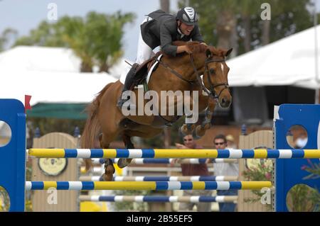 Keean White (CAN) Reiten Vienna Rouge, Winter Equestrian Festival, Wellington Florida, März 2007, Chesapeake Benefit Cup for a Just World - WEF Challenge Cup Runde VIII Stockfoto