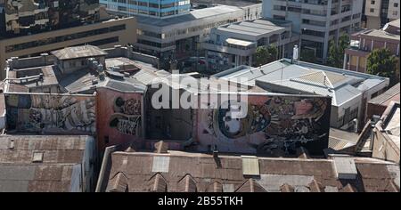 Blick von Paseo Atkinson über die Dächer von Valparaiso, Chile Stockfoto