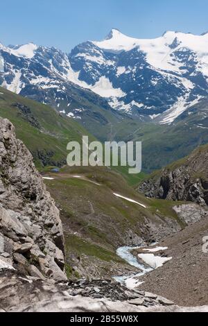 Straße nach Iseran-Pass, Iseran-Pass, Col de l'Iseran, Tour de France, höchste alpine Passstraße, höchster asphaltierter Pass in den Alpen, Route des Grandes Alpes, Stockfoto