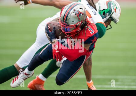 Houston, TX, USA. März 2020. Houston Roughnecks Wide Receiver Sam Mobley (3) macht einen Fang während des 2. Viertels eines XFL-Fußballspiels zwischen den Seattle Dragons und den Houston Roughnecks im TDECU Stadium in Houston, TX. Houston gewann das Spiel 32 bis 23.Trask Smith/CSM/Alamy Live News Stockfoto