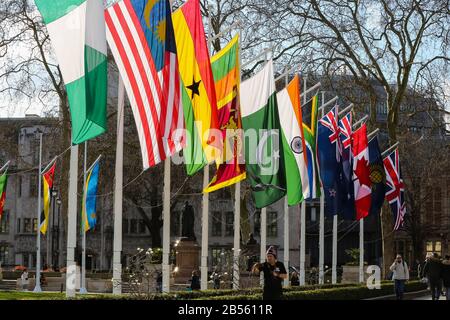 London, Großbritannien. März 2020. Die Flaggen der Commonwealth-Länder flattern am Londoner Parliament Square vor der Feier zum Commonwealth Day am Montag, den 9. März 2020. Credit: Sopa Images Limited/Alamy Live News Stockfoto