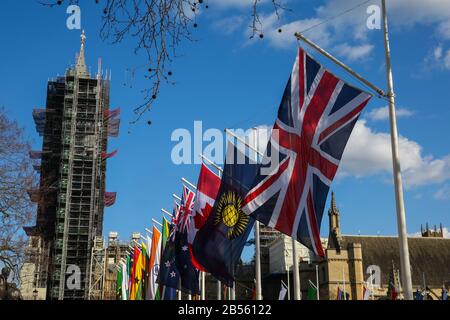 London, Großbritannien. März 2020. Die Flaggen der Commonwealth-Länder flattern am Londoner Parliament Square vor der Feier zum Commonwealth Day am Montag, den 9. März 2020. Credit: Sopa Images Limited/Alamy Live News Stockfoto