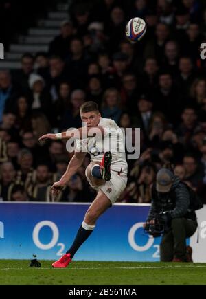 London, Großbritannien. März 2020, Rugby Union Guinness Six Nations Championship, England V Wales, Twickenham, 2020, 07/03/2020 Owen Farrell aus England startet Strafgutschrift: Paul Harding/Alamy Live News Stockfoto