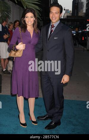 New YORK - 23. JUNI: Kimberly Guilfoyle, Eric Villency besucht den Start von Trump International Hotel and Tower Dubai am 23. Juni 2008 auf dem Park Avenue Plaza in New York City People: Kimberly Guilfoyle, Eric Villency Stockfoto