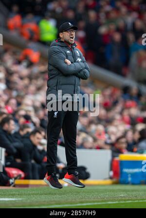 Liverpool. März 2020. Liverpools Manager Jurgen Klopp wird beim Spiel der englischen Premier League zwischen Liverpool und dem AFC Bournemouth in Anfield in Liverpool, Großbritannien am 7. März 2020 gesehen. Kredit: Xinhua/Alamy Live News Stockfoto