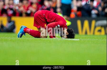 Liverpool. März 2020. Liverpools Mohamed Salah feiert während des englischen Premier-League-Spiels zwischen Liverpool und dem AFC Bournemouth in Anfield in Liverpool, Großbritannien am 7. März 2020. Kredit: Xinhua/Alamy Live News Stockfoto