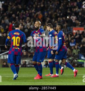 Barcelona, Spanien. März 2020. Lionel Messi (1. L) des FC Barcelona feiert mit Arturo Vidal (2. L) während eines Fußballspiels der spanischen Liga zwischen dem FC Barcelona und Real Lieddad in Barcelona, Spanien, 7. März 2020. Credit: Joan Gosa/Xinhua/Alamy Live News Stockfoto