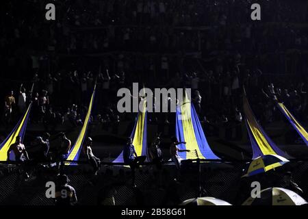 Buenos Aires, Argentinien - 07. März 2020: Boca Juniors Fans und Barra brava feiern die Meisterschaft der superliga 2020 in der Bombonera in Buenos Aires Stockfoto