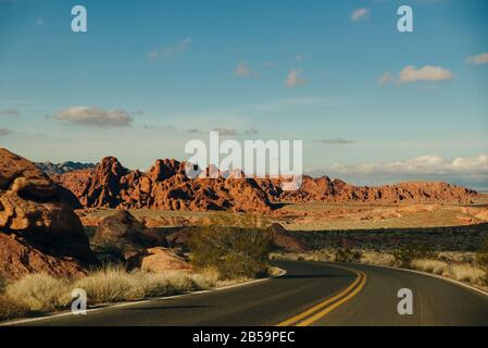 Panoramablick auf den Fire Canyon Silica Dome im Valley of Fire State Park, Nevada, Vereinigte Staaten Stockfoto