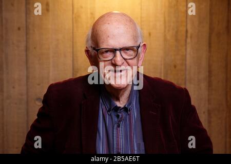 London, Großbritannien. März 2020. Lord Judd vor dem Anna-Politkowskaja-Preis auf der RAWinWAR-Veranstaltung (Reach All Women in war), Teil des WOW-Festivals auf der Southbank in London Samstag, 7. März 2020. Anna Politkowskaja Auszeichnung in wird jährlich an eine Frau Menschenrechtsverteidiger aus einer Konfliktzone verliehen, die für die Opfer von Konflikten steht, oft in großem persönlichen Risiko. Foto: Luke MacGregor Credit: Luke MacGregor/Alamy Live News Stockfoto