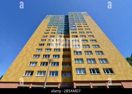 Wohnhaus, Allee der Kosmonauten, Marzahn, Berlin, Deutschland Stockfoto