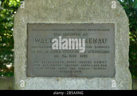 Gedenkstein, Walther Rathenau, Königsallee, Grunewald, Berlin, Deutschland / Königsallee Stockfoto