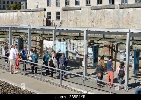 Topographie des Terrors, Niederkirchnerstraße, Kreuzberg, Berlin, Deutschland Stockfoto