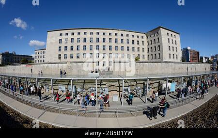 Topographie des Terrors, Niederkirchnerstraße, Kreuzberg, Berlin, Deutschland Stockfoto