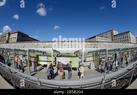 Topographie des Terrors, Niederkirchnerstraße, Kreuzberg, Berlin, Deutschland Stockfoto