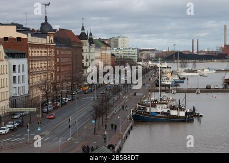 Helsinki, Finnland - 3. März 2020: Flussufer in Helsinki Luftaufnahme, Illustrative Editorial Stockfoto