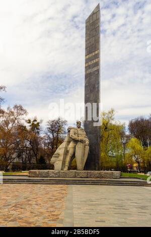 Poltava, UKRAINE - 4. Mai 2019: Denkmal Der Herrlichkeit des Soldaten und Ewige Flamme Stockfoto