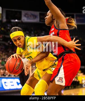 07. März 2020 Las Vegas, NV, USA Oregon Ducks hüten Minyon Moore (23) auf dem Platz während der NCAA Pac 12 Damen Basketball Tournament Halbfinale zwischen Arizona Wildcats und den Oregon Ducks 88-70 Sieg im Mandalay Bay Event Center Las Vegas, NV. Thurman James/CSM Stockfoto