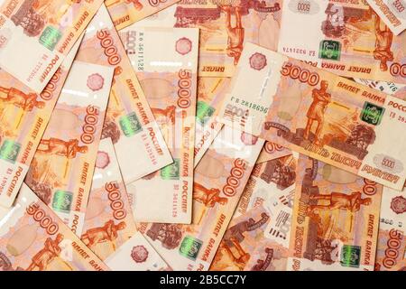 Russische fünftausendste Banknoten als Hintergrund Stockfoto