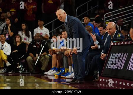 UCLA Bruins Cheftrainer Mick Cronin reagiert während eines NCAA College-Basketballspiels gegen die Southern California Trojans, Samstag, 7. März 2020, in Los Angeles. USC besiegte UCLA 54-52. (Foto von IOS/ESPA-Images) Stockfoto