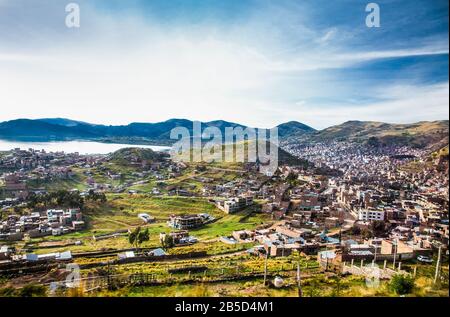 Puno Panorama-Blick auf die Stadt, in Peru in der Nähe des hohen Altutude Titicaca-See. Südamerika. Stockfoto